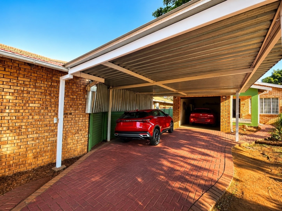 3 Bedroom Property for Sale in Geelhoutpark North West